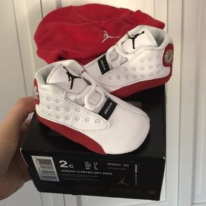 Jordan 13 Retro Gift Pack: sneakers with 2 hats!